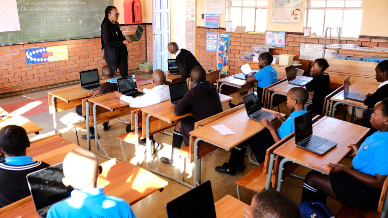 Over 10 mln students to benefit from newly launched e-library project